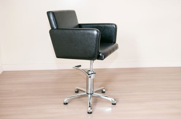 Парикмахерское кресло AMADEO