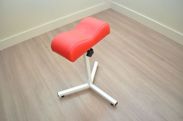 Подставка педикюрная Mebel Studio"Тринога" (00352)