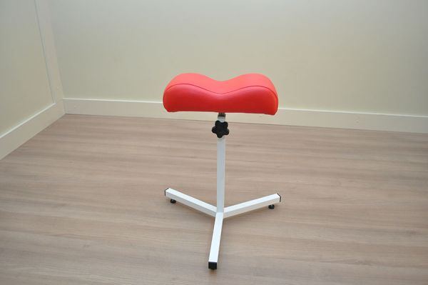 Подставка педикюрная Mebel Studio"Тринога" (00352)