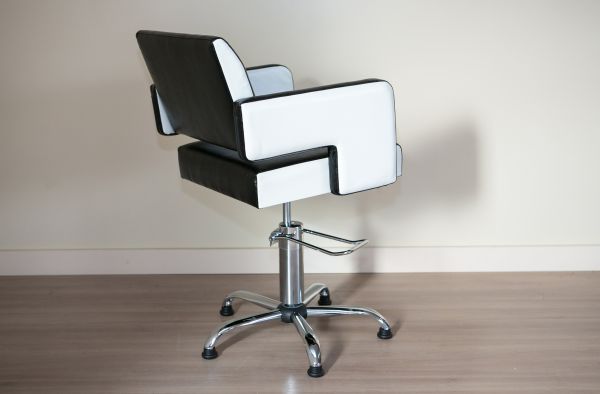 Парикмахерское кресло Mebel Studio MAGIC гидравлика пятилучье хром (001832)