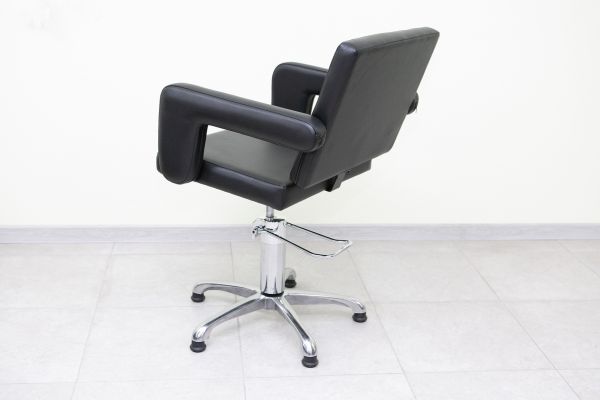 Парикмахерское кресло Mebel Studio "Flamingo"черное гидравлика патилучье хром